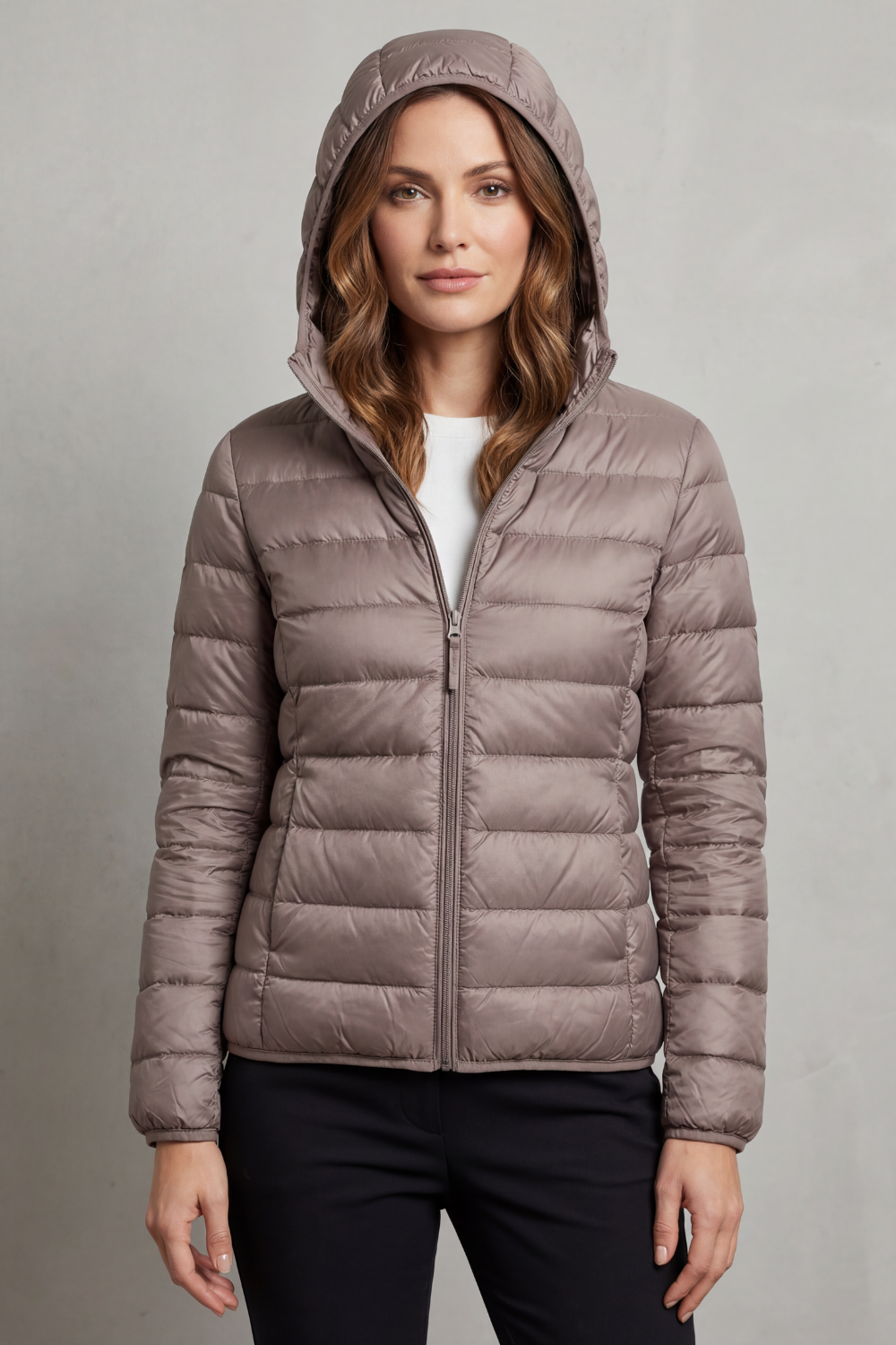 Women's lightweight packable hooded puffer jacket